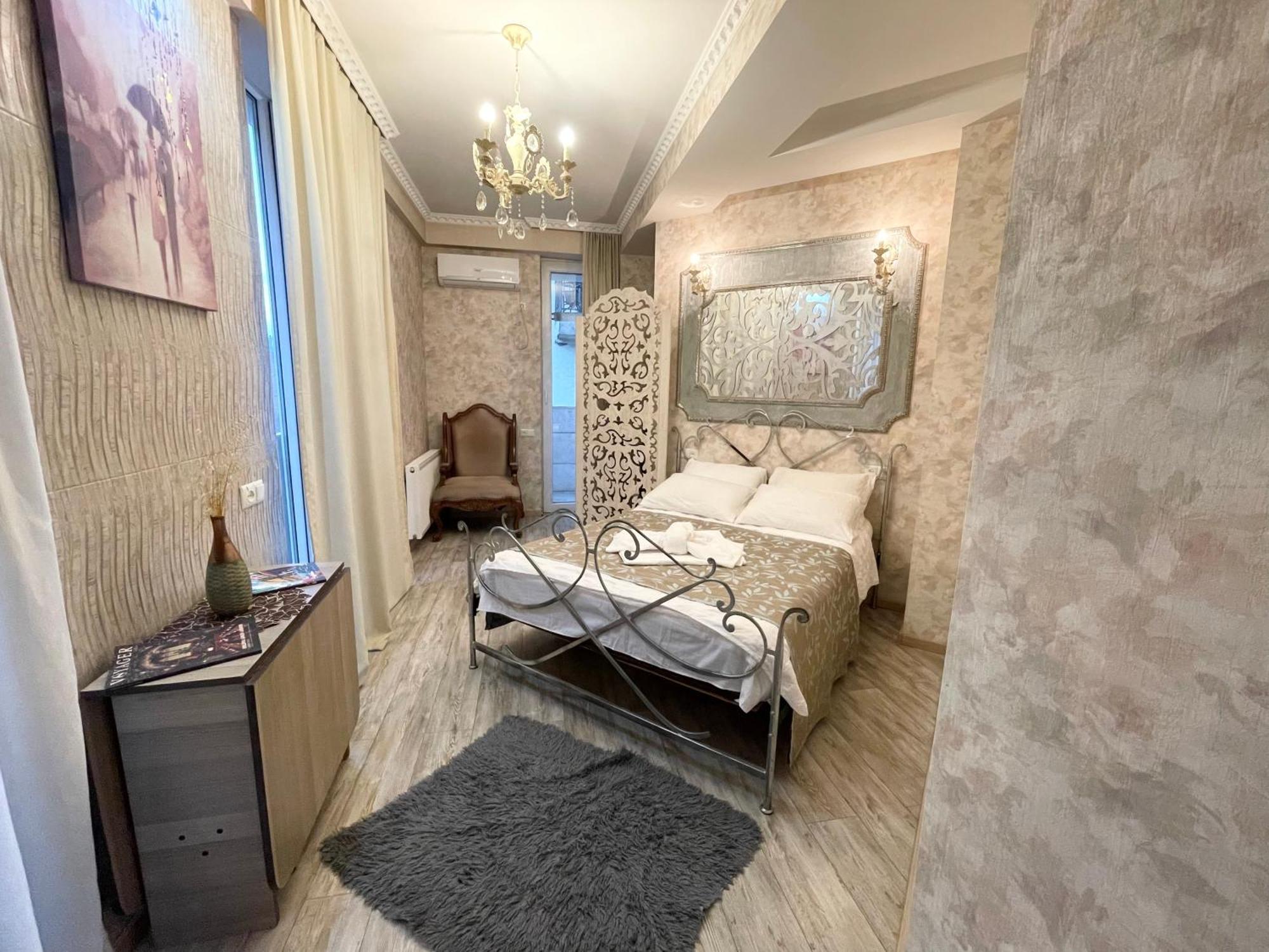 Central Apartment Tbilisi Exterior photo