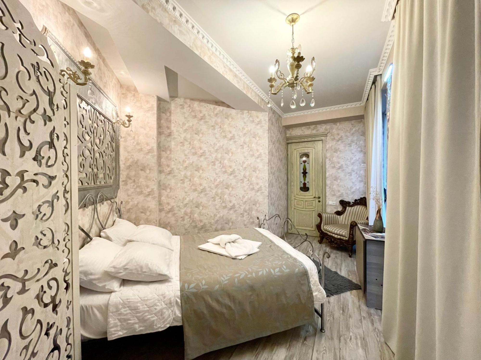 Central Apartment Tbilisi Exterior photo